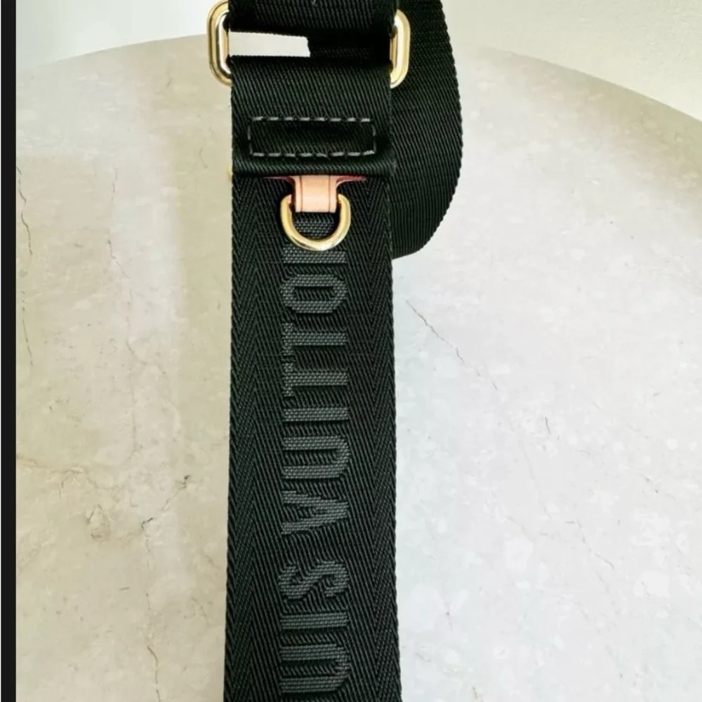 Louis Vuitton bandouliere strap with Gold Buckle - Picture 4 of 7